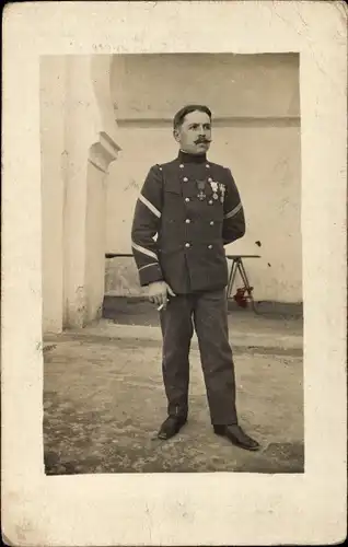 Foto Ak Französischer ? Soldat in Uniform, Orden