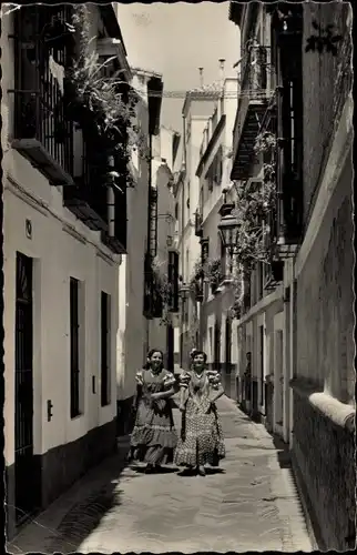 Ak Sevilla Andalusien, Barrio de Santa Cruz, Calle de la Piemienta, zwei Frauen in Tracht
