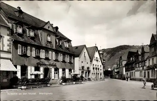 Ak Cobern Kobern Gondorf an der Mosel, Marktplatz, Hotel Fuchs