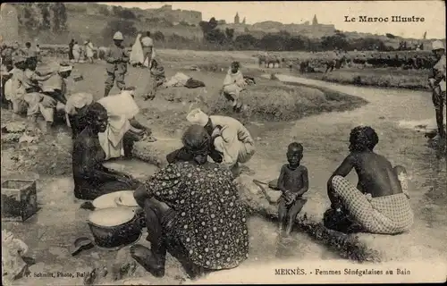 Ak Meknès Marokko, Frauen am Fluss
