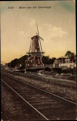 Ak Delft Südholland Niederlande, Mühle an der Bahnstrecke