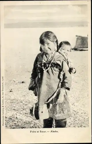 Ak Alaska USA, Bruder und Schwester, Eskimokinder
