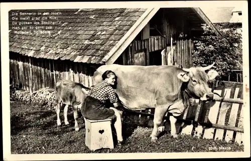 Ak Bäuerin melkt eine Kuh, Bauernhof, Landwirtschaft