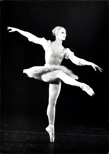 Foto Tänzerin Joyce Cuoco auf der Bühne, Ballett