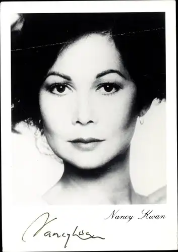 Foto Ak Schauspielerin Nancy Kwan, Portrait, Autogramm