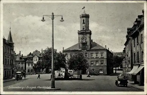 Ak Schneeberg im Erzgebirge, Marktplatz, Turm, Passanten