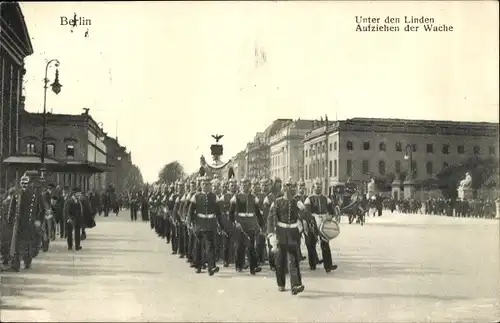 Ak Berlin Mitte, Unter den Linden, Aufziehen der Wache