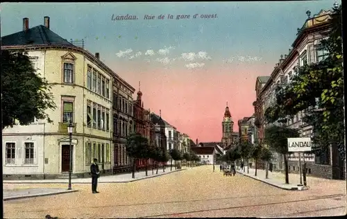 Ak Landau in der Pfalz, Bahnhofstraße, Kirche, Straßenpartie, Ortsschild