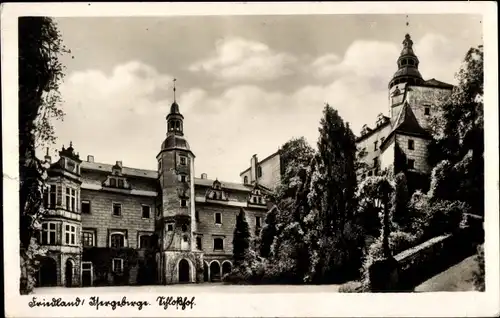 Ak Friedland in Böhmen Tschechien, Partie am Schlosshof