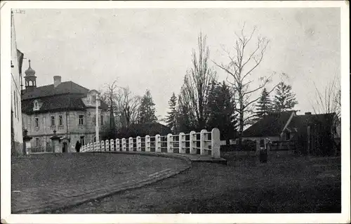 Ak Všenory Wschenor Mittelböhmen, Straßenpartie, Glockenturm