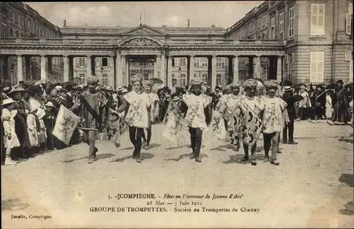 Ak Compiègne Oise, Feste zu Ehren von Jeanne d'Arc, 1911, Gruppe Trompettes de Chausy