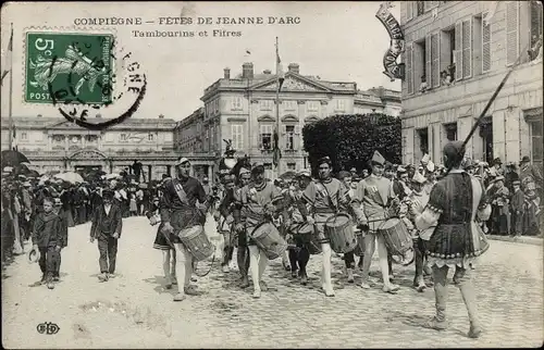 Ak Compiègne Oise, Feste der Jeanne d'Arc, Tamburine und Pfeifen