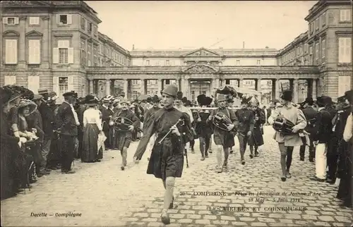 Postkarte Compiègne Oise, Feste zu Ehren von Jeanne d'Arc, 1911, Drehleiern und Dudelsäcke