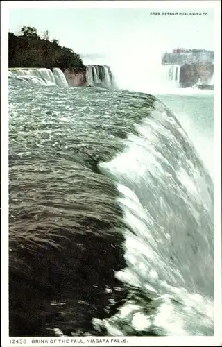 Ak Niagara Falls New York USA, am Rande des Falls