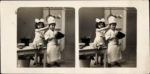 Stereo Foto Kinder als Köche in der Küche