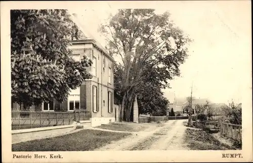 Ak Rumpt Geldermalsen Gelderland, Pastorie Herv. Kirche