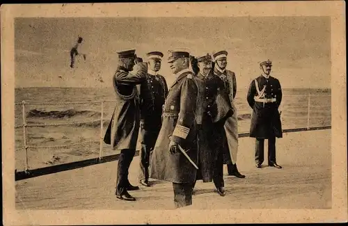 Ak Deutsches Kriegsschiff, SMS Deutschland, Kaiser Wilhelm II. mit Gefolge an Bord