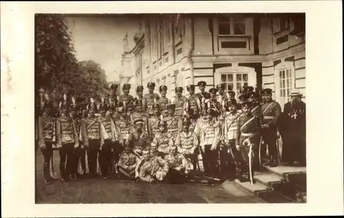Foto Ak Zar Nikolaus II. von Russland, Zarewitsch Alexei, Gardesoldaten, Husarenregiment
