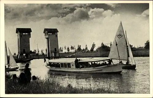 Ak Hengelo Overijssel Niederlande, Touristenboot en Waterwerken Twente-Rijn-kanaal bij De Waarbeek