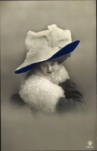 Ak Portrait einer Frau mit Hut