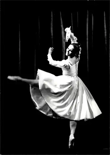 Foto Tänzerin auf der Bühne, Ballett