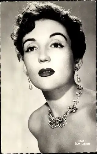 Ak Schauspielerin Gloria Lasso, Portrait, Kette, Ohrringe