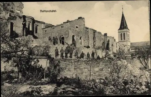 Ak Hattonville Vigneulles lès Hattonchâtel Lothringen Meuse, zerstörte Gebäude, Kirchturm