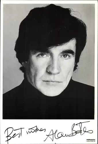 Ak Schauspieler Alan Bates, Portrait, Autogramm