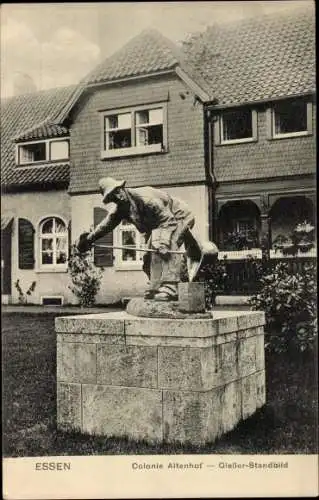 Ak Rüttenscheid Essen im Ruhrgebiet, Krupp'sche Arbeiterkolonie Altenhof, Gießer-Standbild