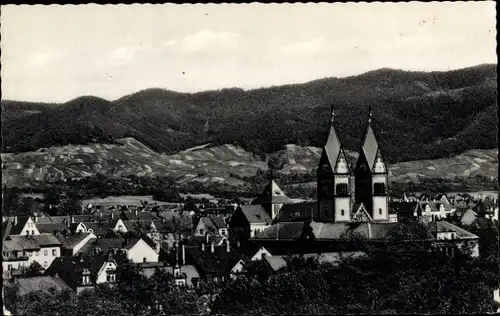 Ak Offenburg in Baden Schwarzwald, Blick zum Ort, Wald, Kirche