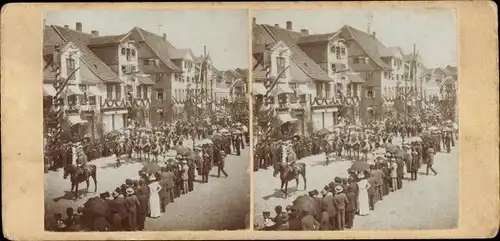 Stereo Foto Festzug in einer Ortschaft, Zuschauer