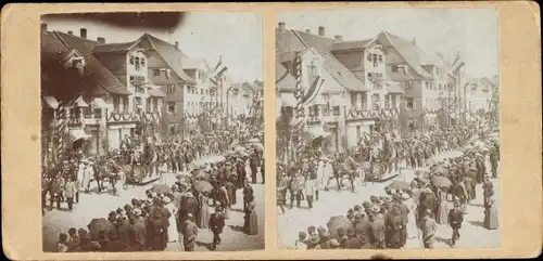 Stereo Foto Festzug in einer Ortschaft, Zuschauer
