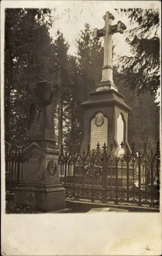 Foto Ak Gräber der Offiziere, Soldatengräber, I. WK