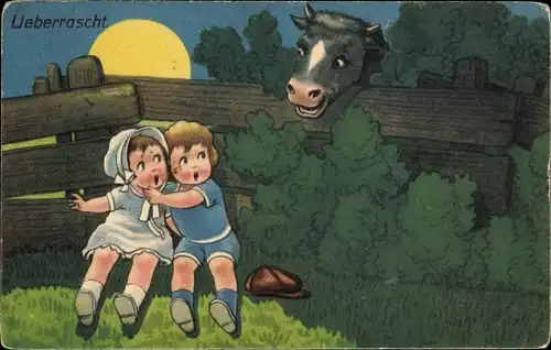 Ak Kinder werden von einer Kuh überrascht