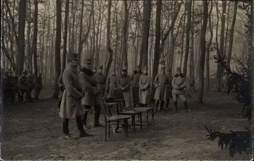 Foto Ak KuK Soldaten beim Gottesdienst in einem Wald