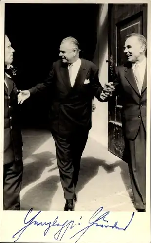 Foto Ak Männer in Anzügen, Politiker ?