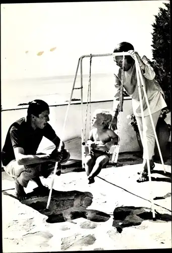 Ak Porto Ercole, Prinzessin Beatrix der Niederlande, Prinz Willem Alexander, Schaukel, Juli 1968