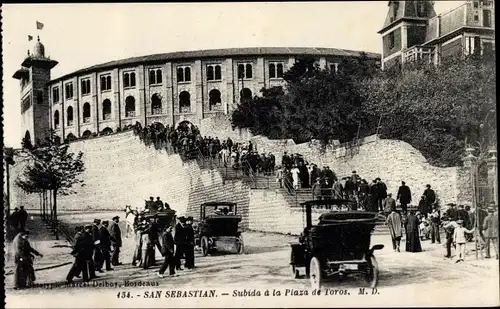 Ak Donostia San Sebastian Baskenland, Aufgang zur Stierkampfarena