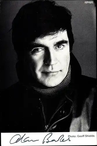 Ak Schauspieler Alan Bates, Portrait, Autogramm