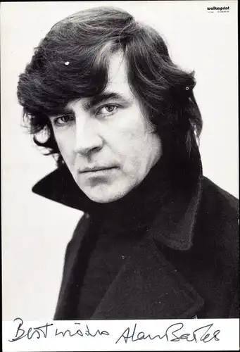 Ak Schauspieler Alan Bates, Portrait, Autogramm