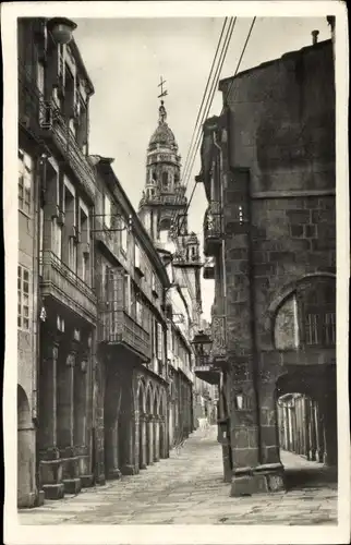 Ak Santiago de Compostela Galicien Spanien, Rua del Villar und Uhrturm