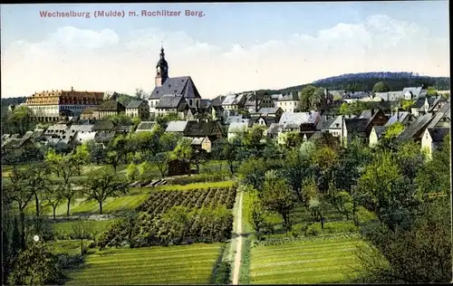 Ak Wechselburg in Sachsen, Panorama vom Ort mit Rochlitzer Berg