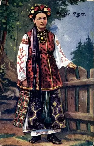 Ak Standportrait einer Frau in russischer Volkstracht, Blumenkranz