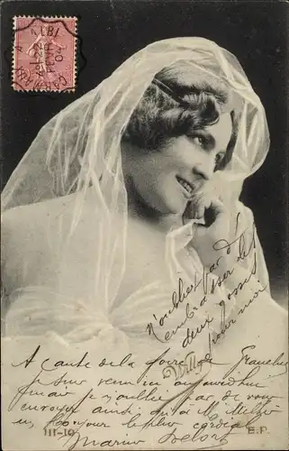 Ak Portrait einer Frau mit Tuch, Willy