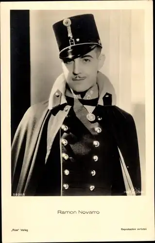 Ak Schauspieler Ramon Novarro, Portrait in Uniform