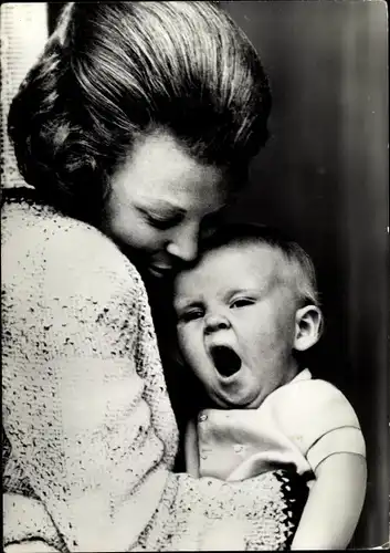 Ak Prinzessin Beatrix der Niederlande, Prinz Willem Alexander als Kleinkind, Gähnend 1968