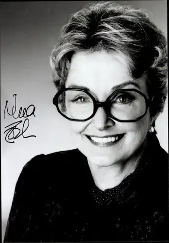 Foto Schauspielerin Nina Foch, Portrait, Brille, Autogramm