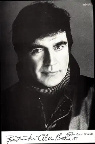 Ak Schauspieler Alan Bates, Portrait, Autogramm