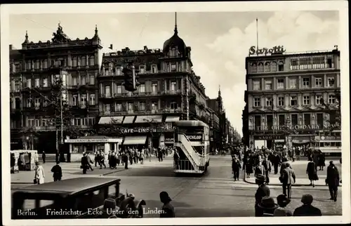 Ak Berlin Mitte, Friedrichstraße, Unter den Linden, Sarotti, Cafe, Passanten