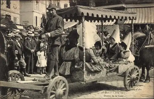 Ak Compiègne Oise, Hofdamen in Kutsche sitzend, Fest, Johanna von Orleans